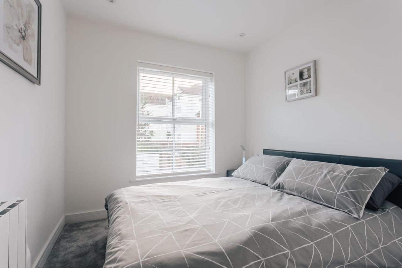 2 Double Bedroom Flat With Parking * Bournemouth