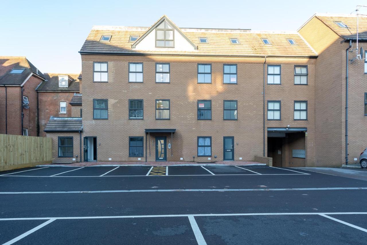Apartment 2 Double Bedroom Flat With Parking