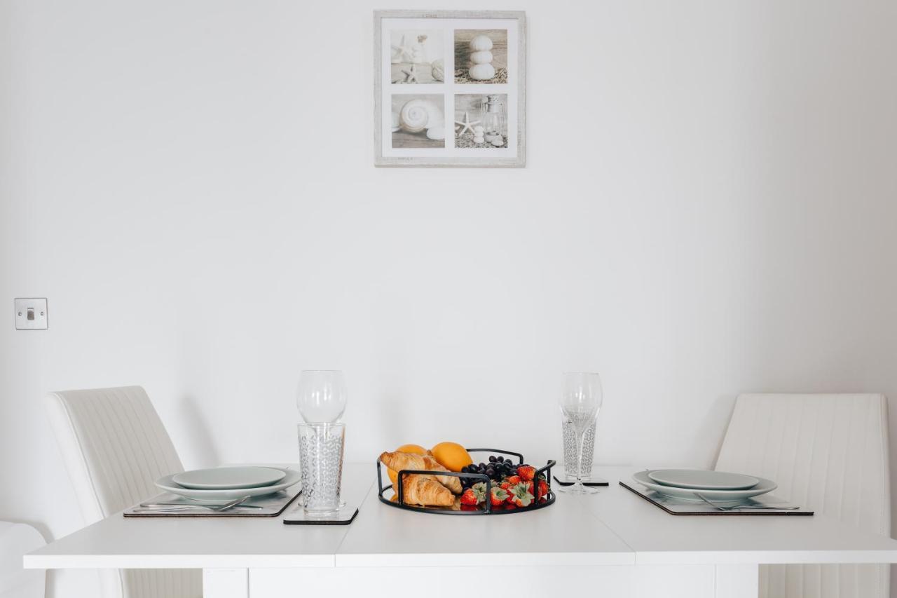 Contemporary Two Bedroom Duplex - Secluded With Parking In A Prime Location Apartment Bournemouth