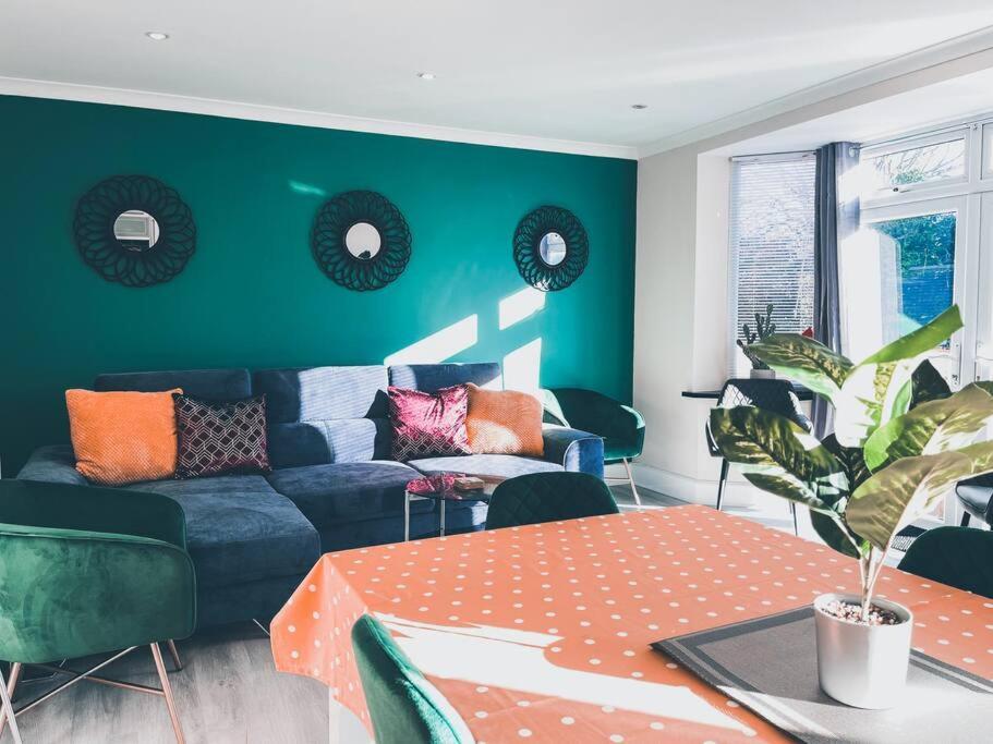 Modern 3 Ground Floor Parking And Garden * Bournemouth