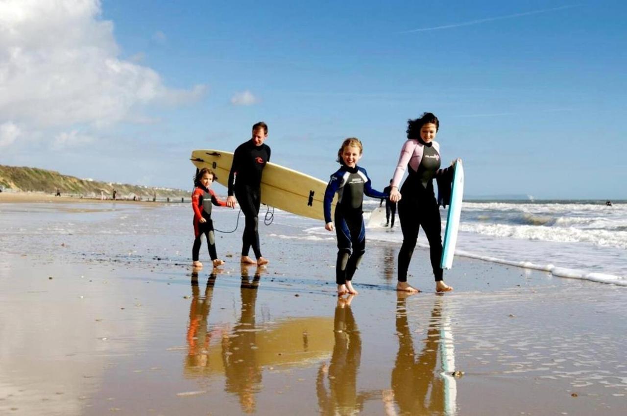 Flat-b, 4 Adults, 20 Mins To Beach, Netflix, Wifi, Sleeps 4 Adults Apartment