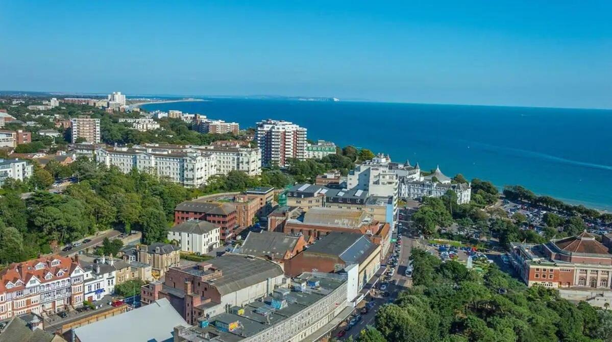 Flat-b, 4 Adults, 20 Mins To Beach, Netflix, Wifi, Sleeps 4 Adults Apartment Bournemouth