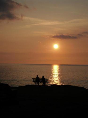 Apartment Flat-b, 4 Adults, 20 Mins To Beach, Netflix, Wifi, Sleeps 4 Adults