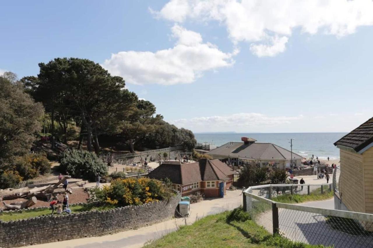 Flat-b, 4 Adults, 20 Mins To Beach, Netflix, Wifi, Sleeps 4 Adults Apartment *