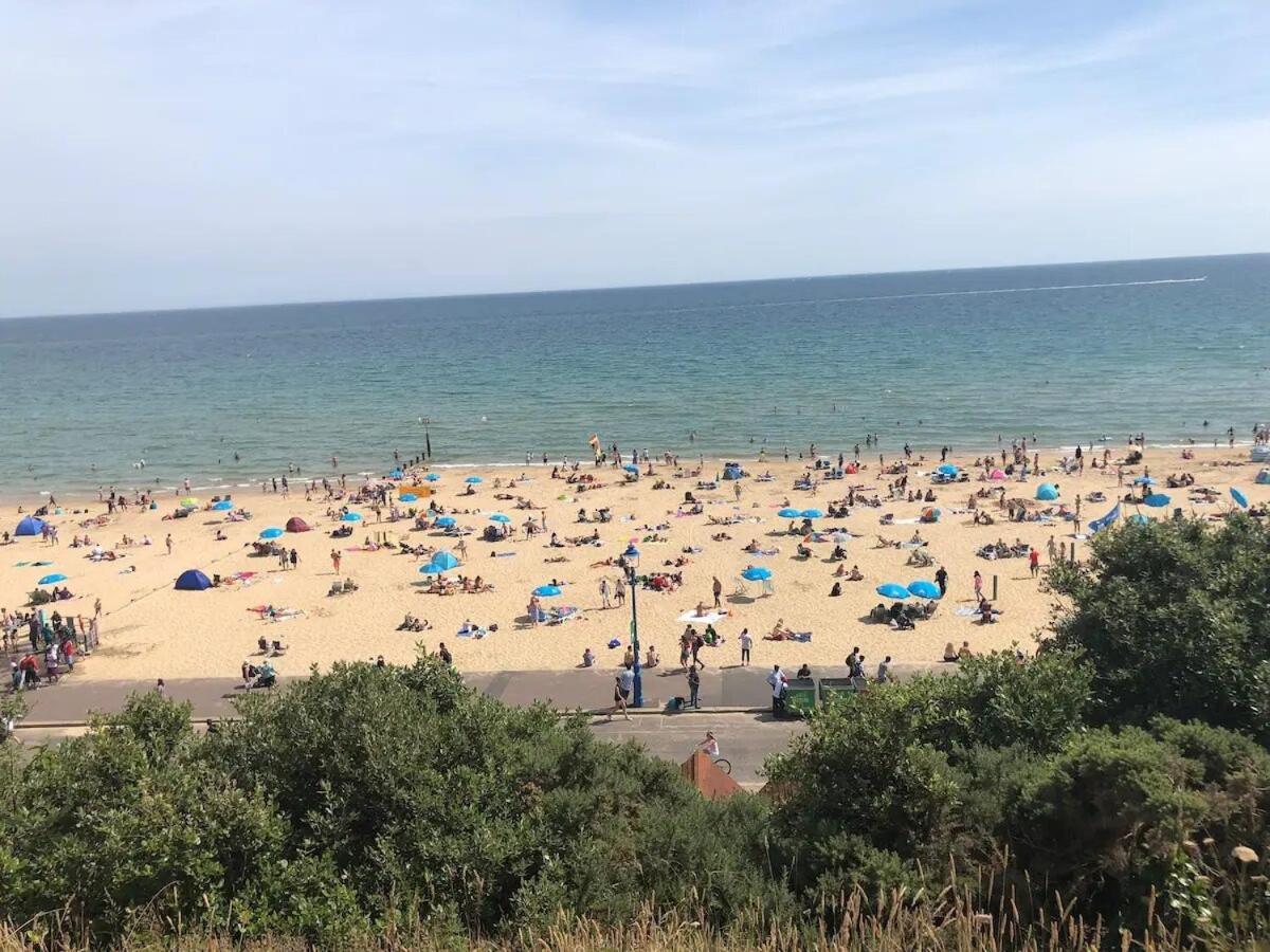 Flat-b, 4 Adults, 20 Mins To Beach, Netflix, Wifi, Sleeps 4 Adults
