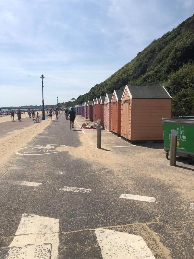 Flat-b, 4 Adults, 20 Mins To Beach, Netflix, Wifi, Sleeps 4 Adults Apartment Bournemouth