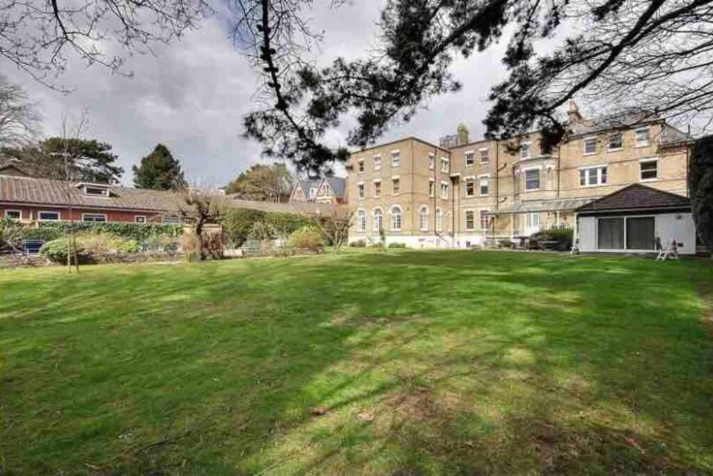 Apartment Arncott - Large Studio Flat With Outdoor Pool *