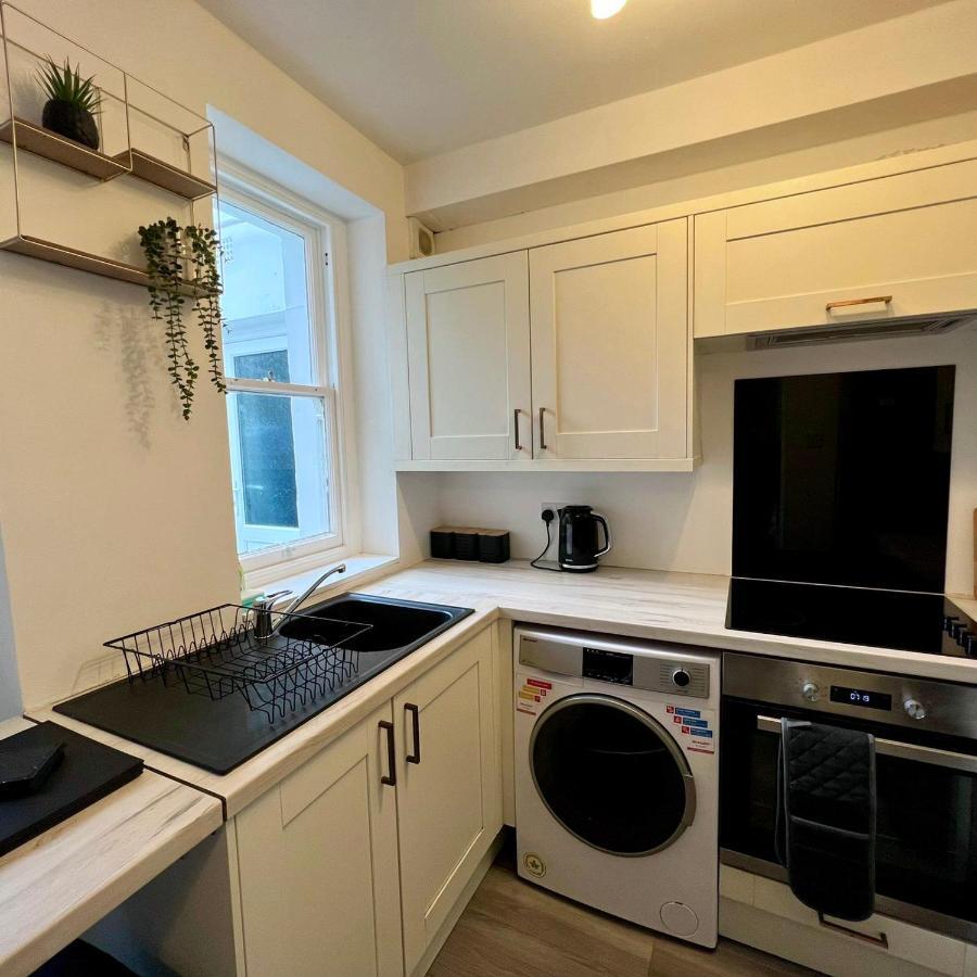 Arncott - Large Studio Flat With Outdoor Pool