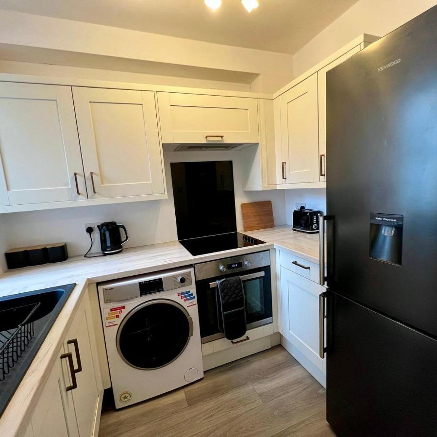Arncott - Large Studio Flat With Outdoor Pool