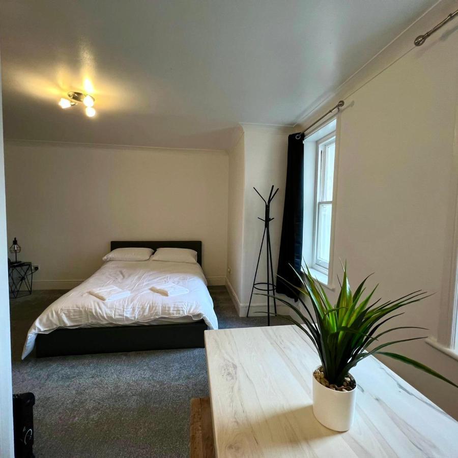 Apartment Arncott - Large Studio Flat With Outdoor Pool