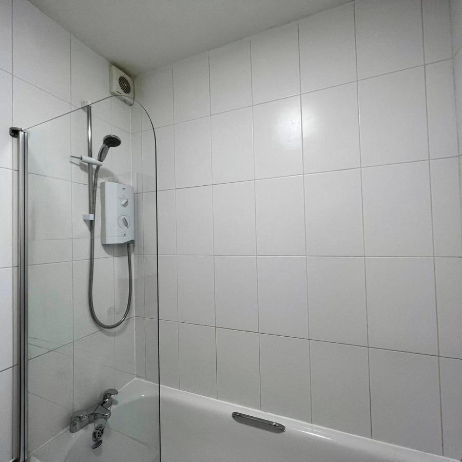 Arncott - Large Studio Flat With Outdoor Pool