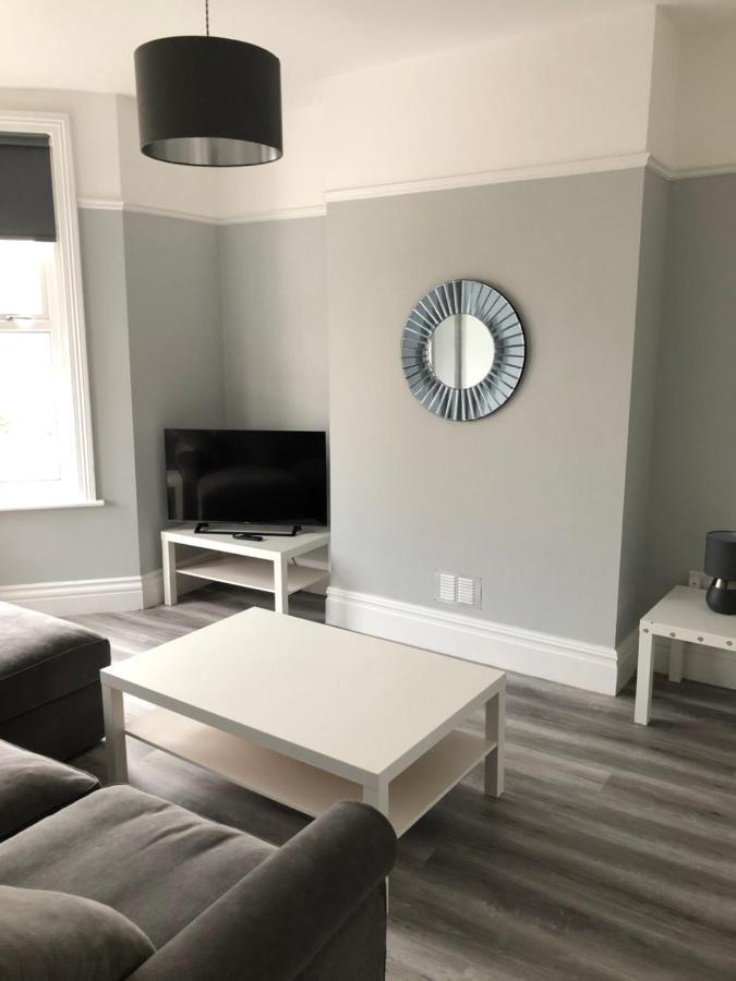 Entire Spacious 4 Bedroom In Bournemouth