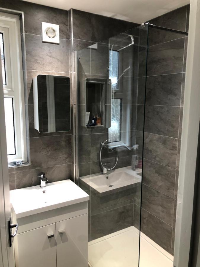 Entire Spacious 4 Bedroom In Apartment *