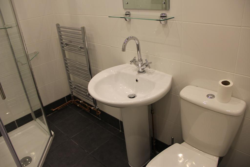 Dolphins Bed & Breakfast 3*