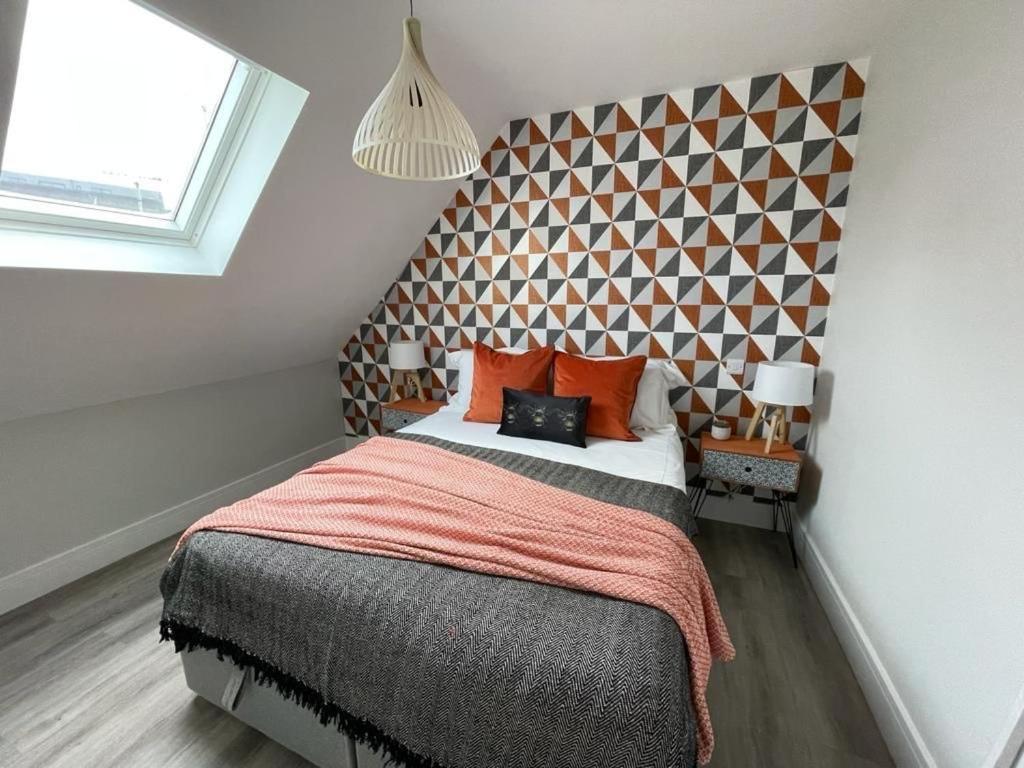Apartment Beautifully Furnished 1 Bed Town Centre *