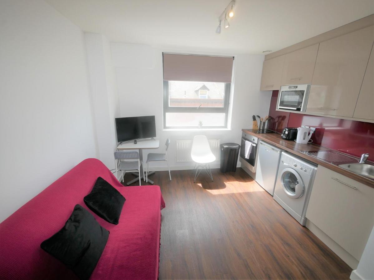 Hill House Apartment *