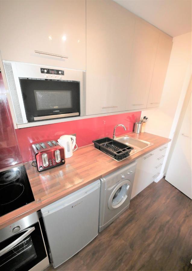 Hill House Apartment *