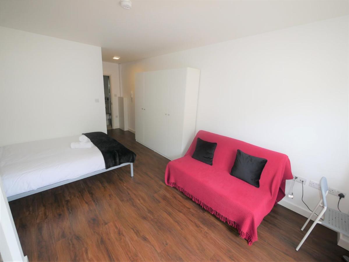 Hill House Apartment *