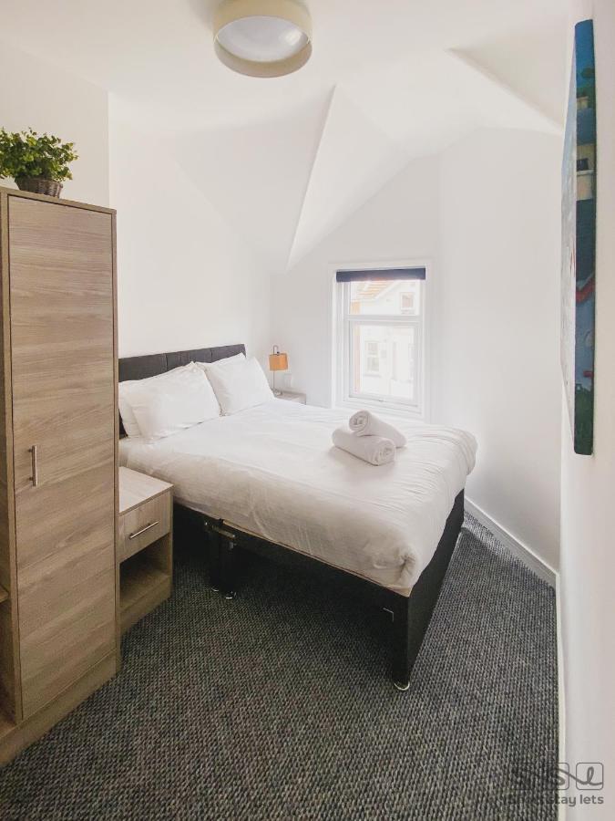 Modern 1 Bed Near And Town Centre - 7 Min Walk Apartment