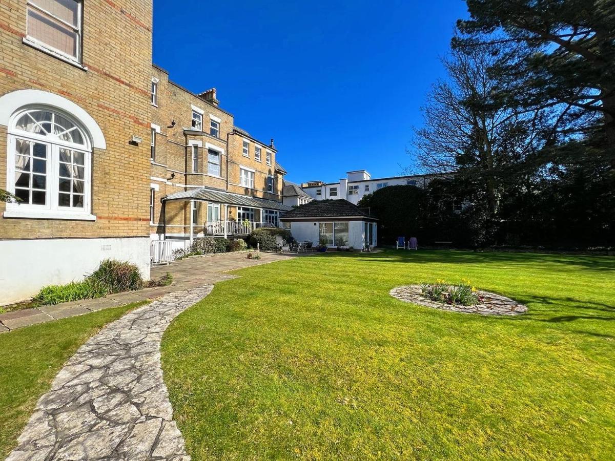 Arncott - Large Studio Flat With Outdoor Pool Apartment Bournemouth