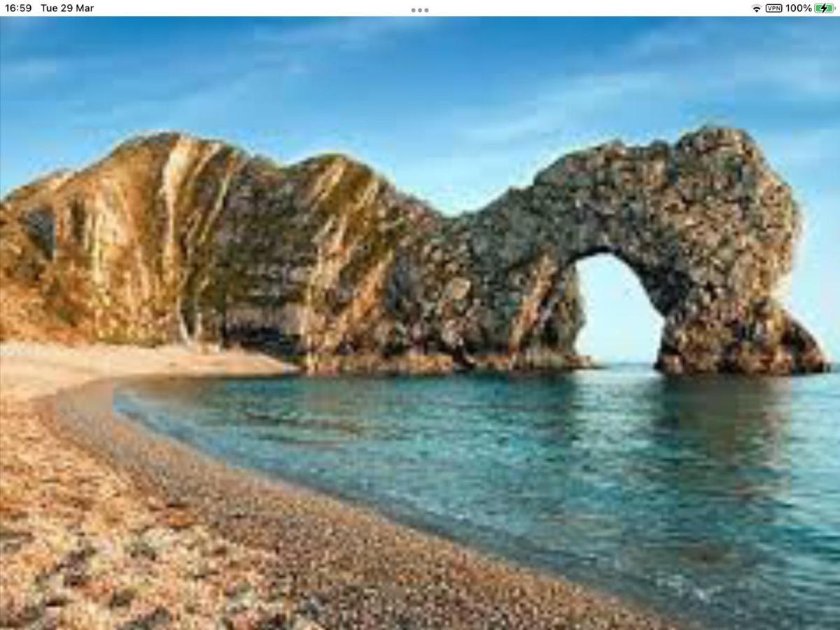 Escape 4 Bedroom House, Sleeps 11, 2 Free Parking, Garden, Wifi, Smart Tv, Newly Decorated
