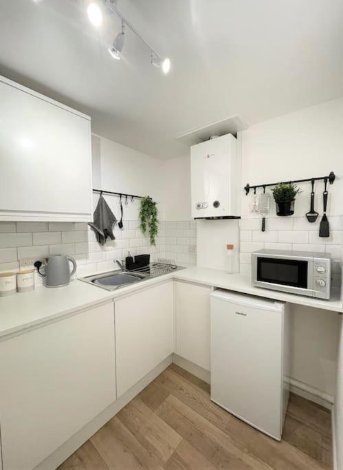 Central, Bright & Spacious - Parking Included Apartment *