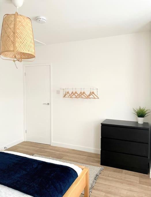 Central, Bright & Spacious - Parking Included Apartment Bournemouth