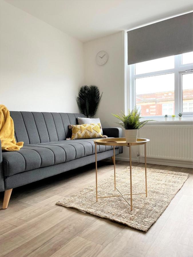 Central, Bright & Spacious - Parking Included