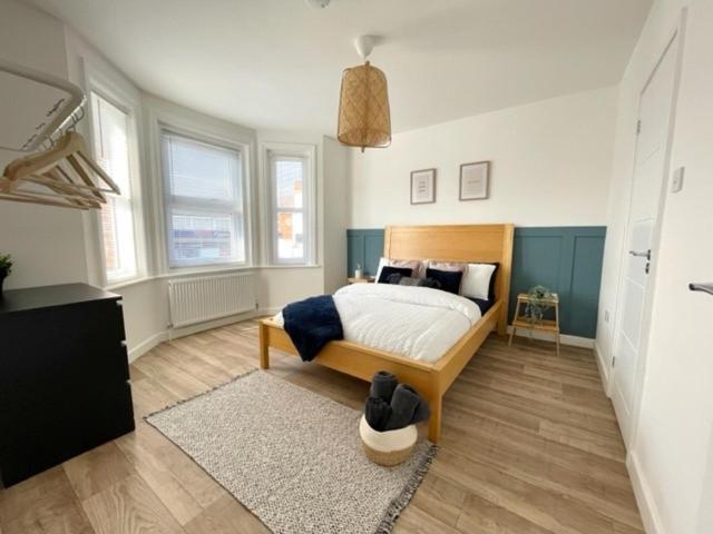 Central, Bright & Spacious - Parking Included * Bournemouth