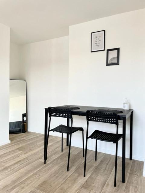 Apartment Central, Bright & Spacious - Parking Included