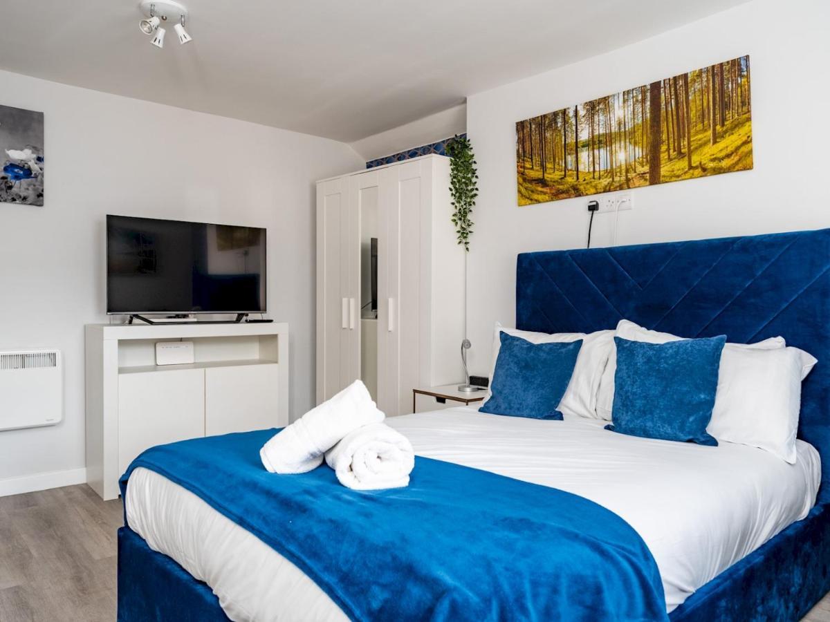 Pass The Keys Spacious Lovely 1 Bedroom Studio Town Centre Apartment *