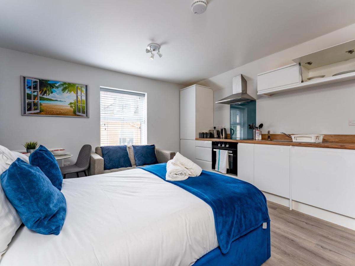 Pass The Keys Spacious Lovely 1 Bedroom Studio Town Centre Apartment