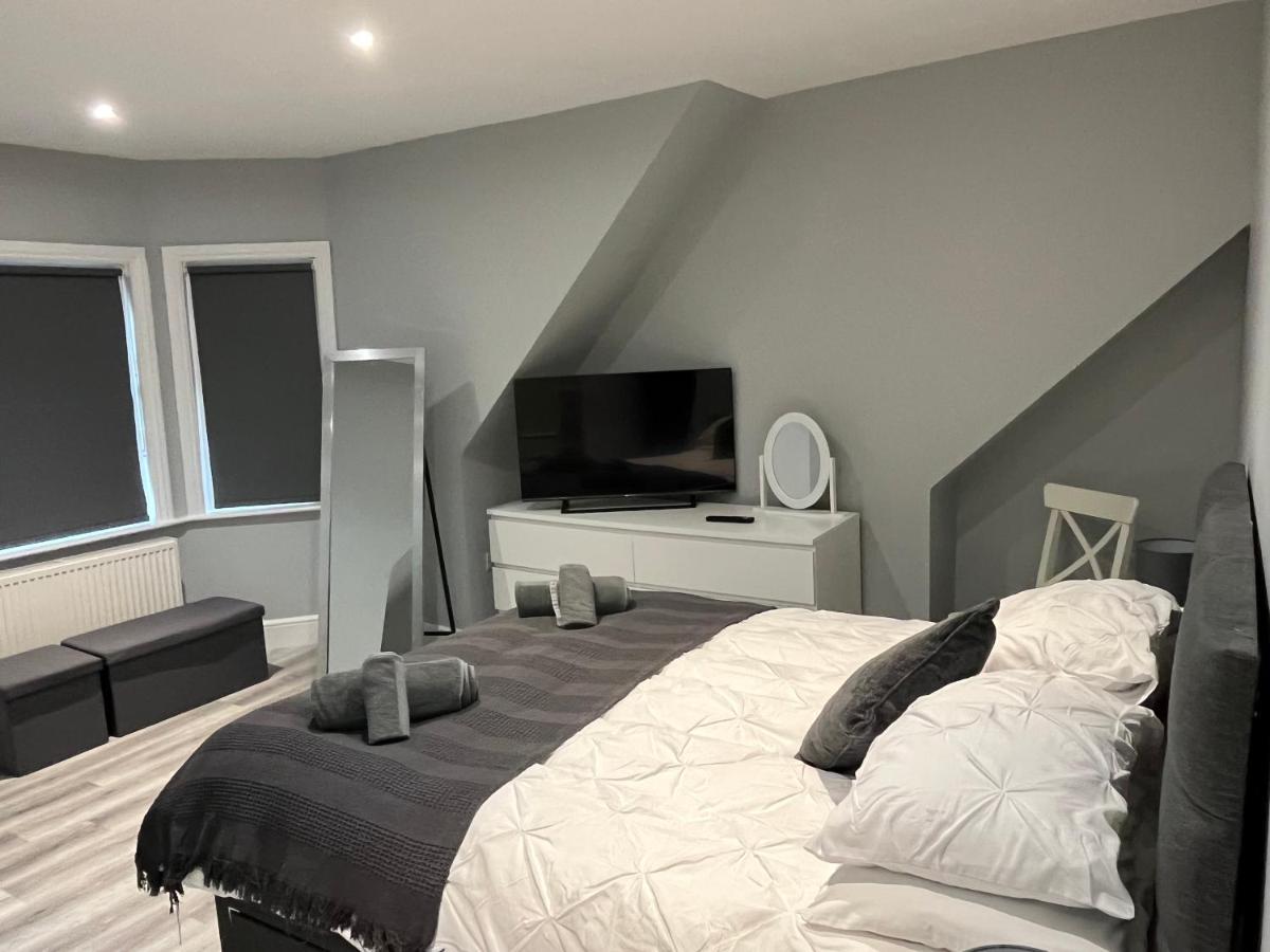 Entire Spacious 4 Bedroom In Apartment