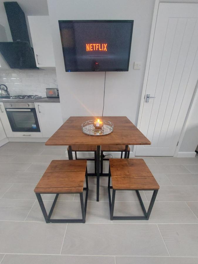 New, Stylish Flat With Private Patio And Free On-street Parking Check Out At 11am Apartment Bournemouth