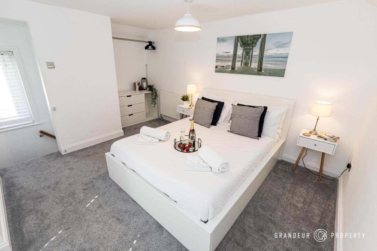 Quirky Newly Renovated With Parking - Cobalt Levels Apartment