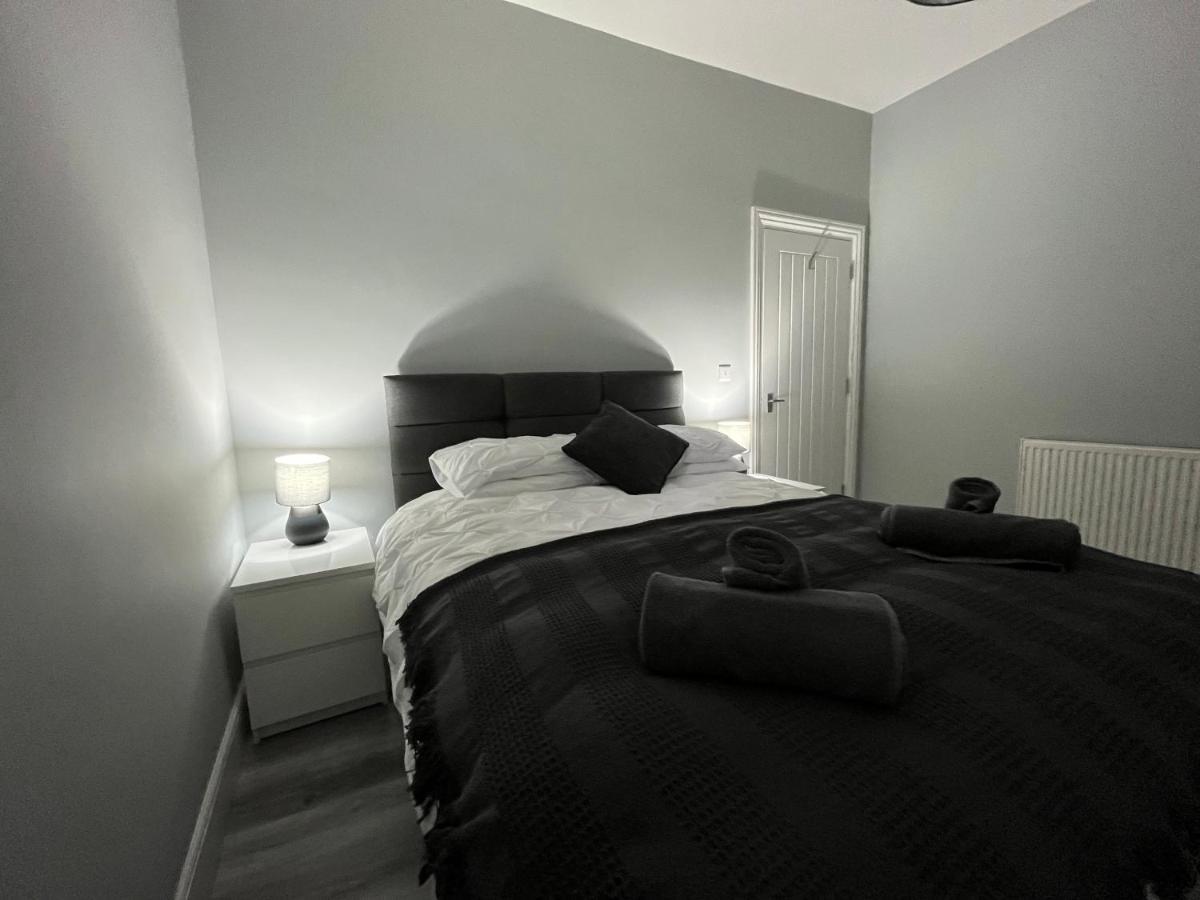 Entire Spacious 4 Bedroom In Apartment *
