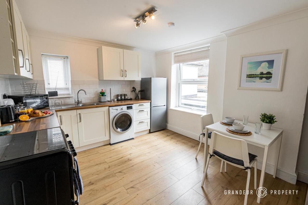 Quirky Newly Renovated With Parking - Cobalt Levels * Bournemouth