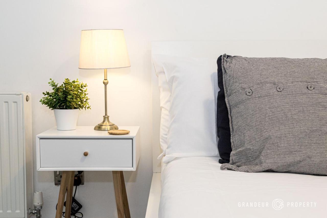 Quirky Newly Renovated With Parking - Cobalt Levels Apartment