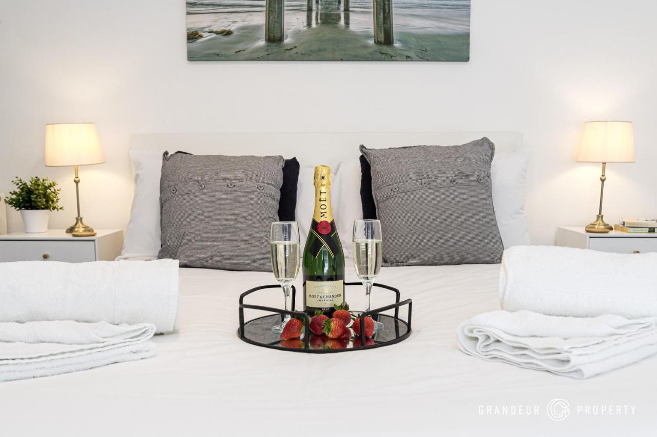 Quirky Newly Renovated With Parking - Cobalt Levels Apartment *