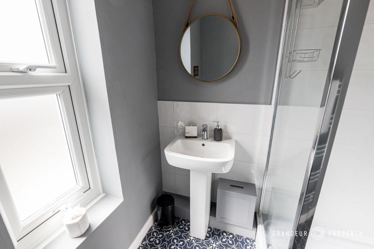 Quirky Newly Renovated With Parking - Cobalt Levels Apartment Bournemouth