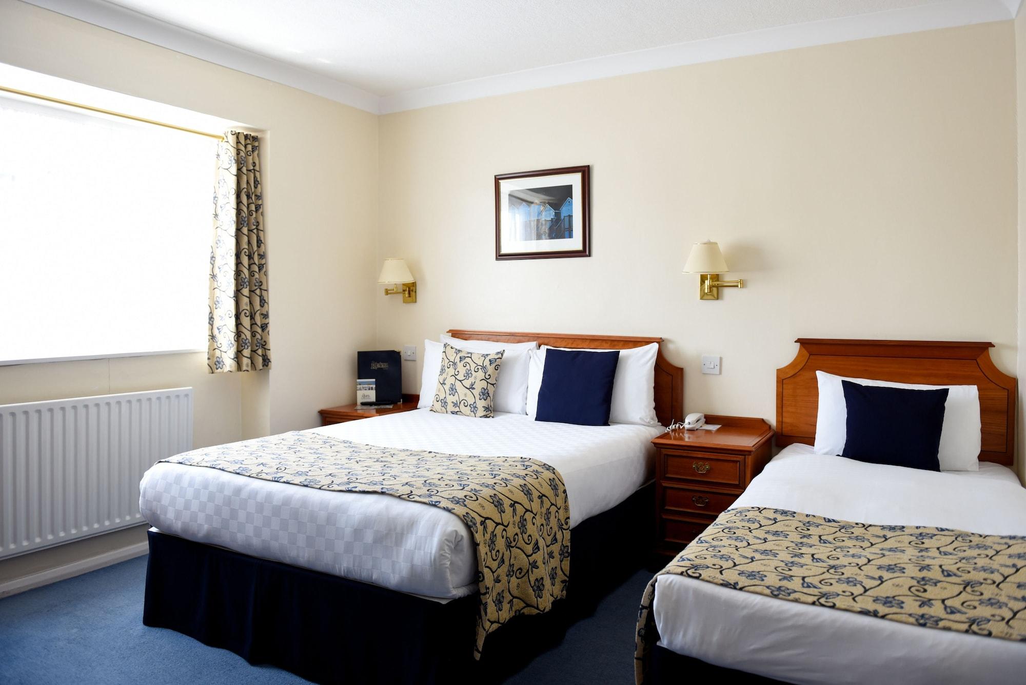 The Riviera & - Alum Chine 3*