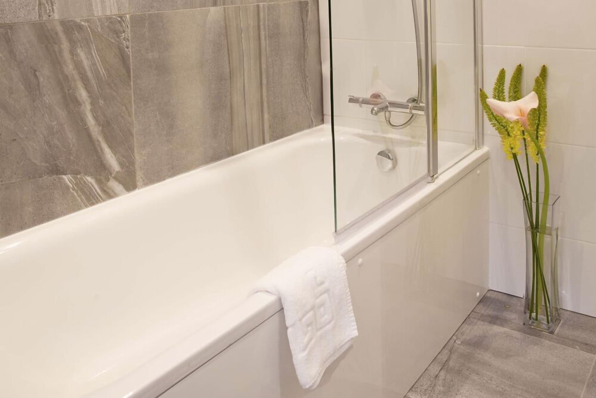 Hotel The Orchid 4*
