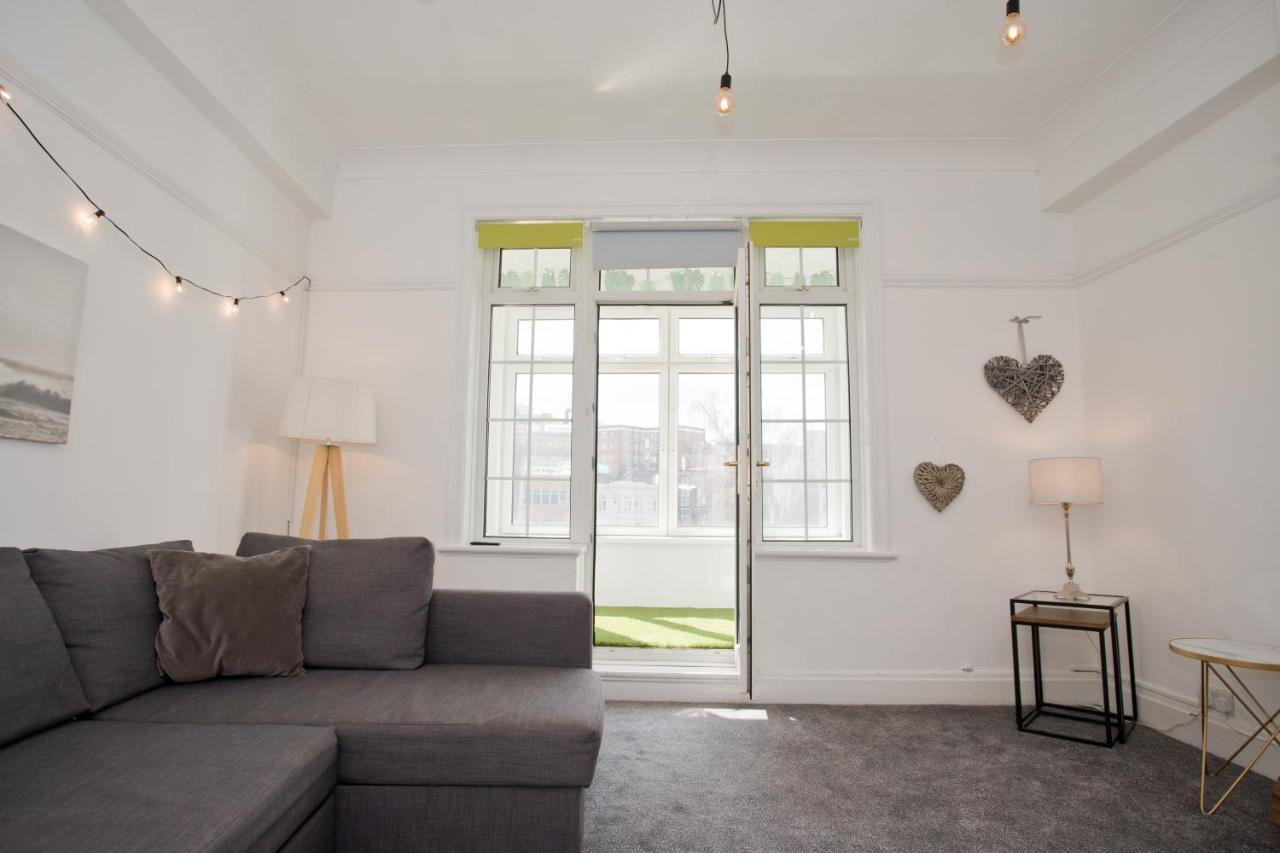Richmond Views - Prime Town Centre Location - Close To The Beach! Apartment *