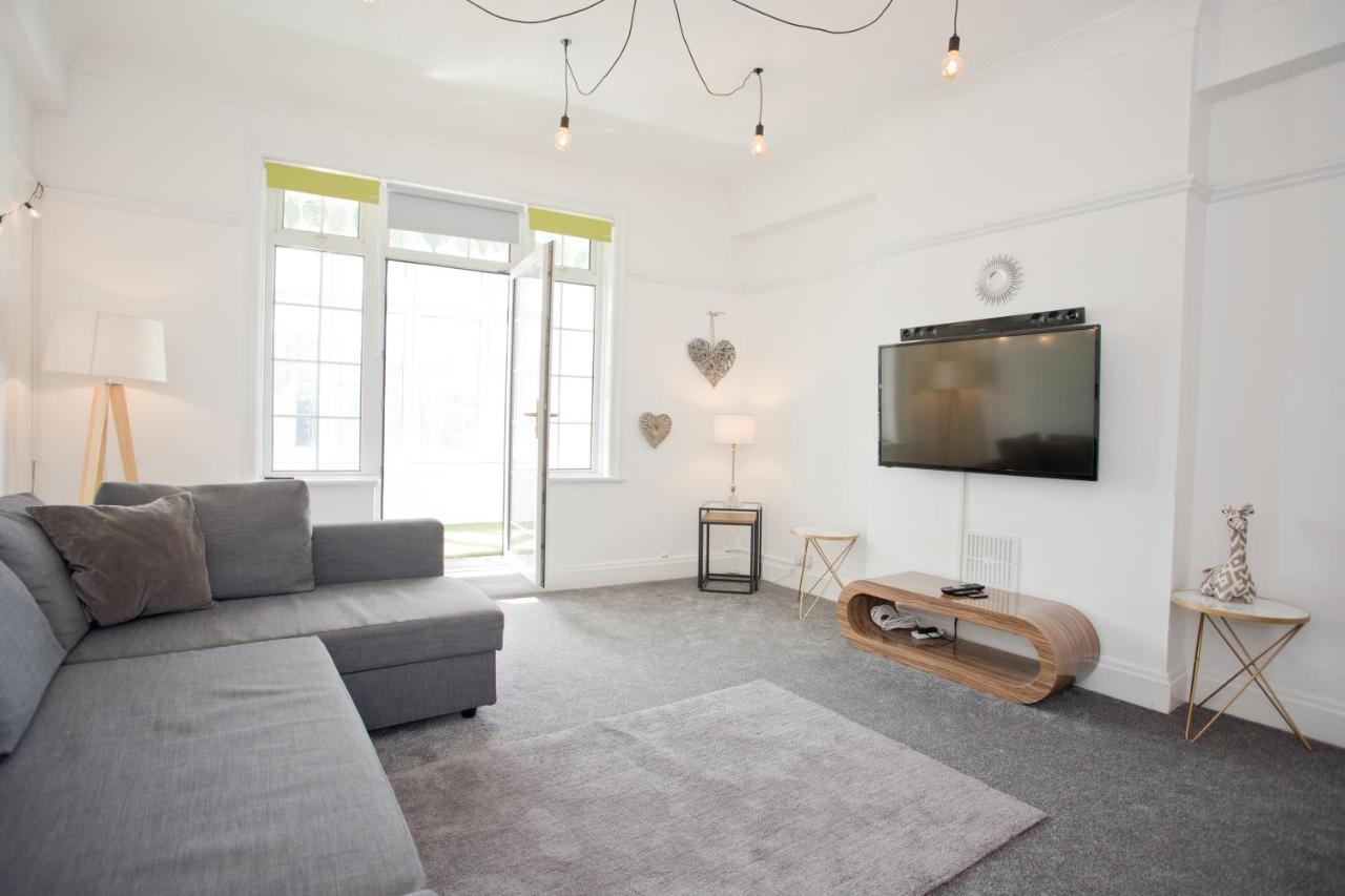 Richmond Views - Prime Town Centre Location - Close To The Beach! Apartment