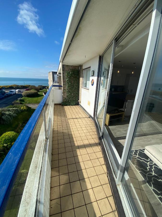 Stunning 2 Bed Seaside With Sea Views Apartment Bournemouth