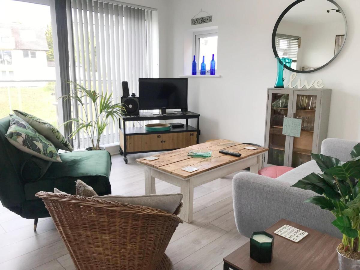 Surfers View. 2-bedroom By The Sea *