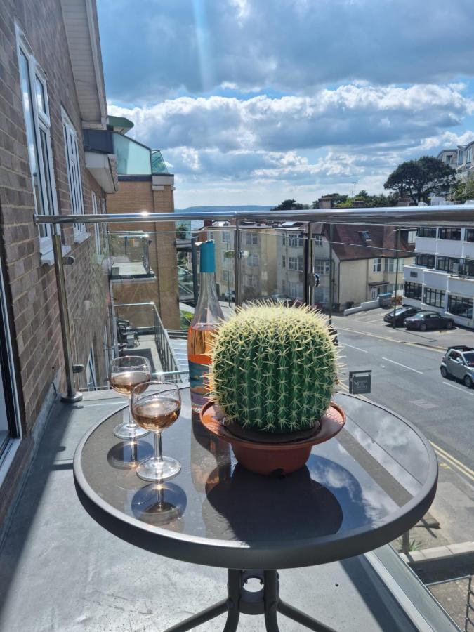 Apartment Surfers View. 2-bedroom By The Sea Bournemouth