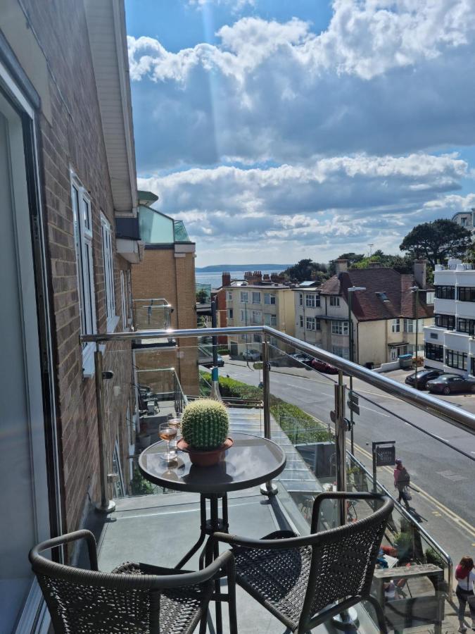 Surfers View. 2-bedroom By The Sea *