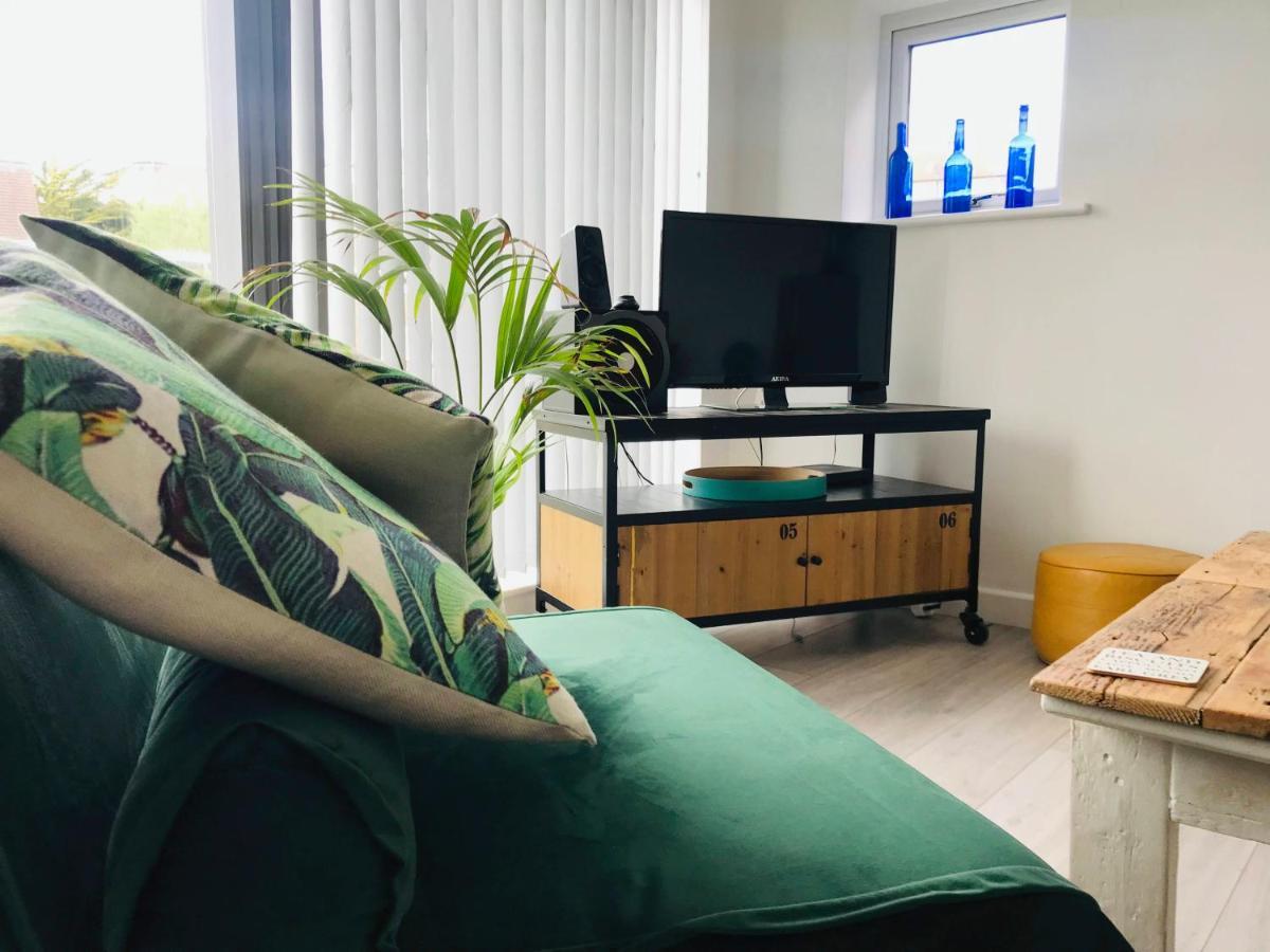 Surfers View. 2-bedroom By The Sea Apartment Bournemouth