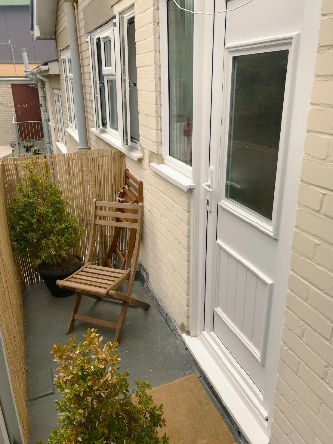 Surfers View. 2-bedroom By The Sea *
